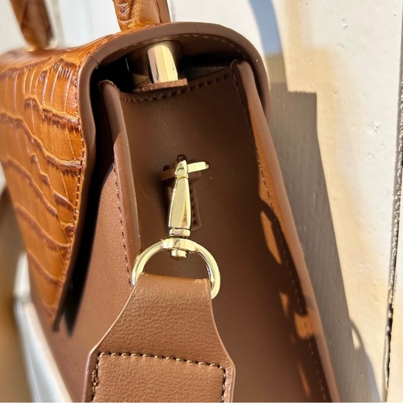 Abbott- vintage leather handbag with removable cross body strap - Picture 5 of 13